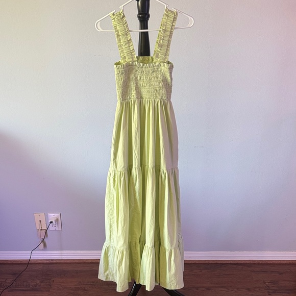 Abercrombie & Fitch Dresses & Skirts - Abercrombie & Fitch XS Light Green Smocked Maxi Dress